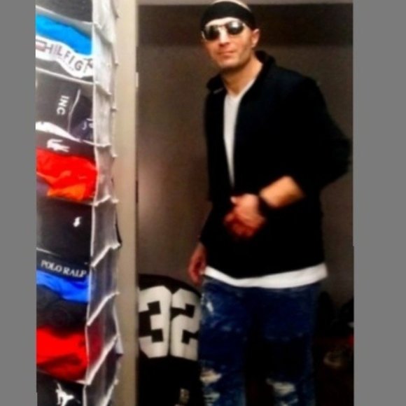 Rumor has it that he's great in bed ... Matthew G. - Picture 8 of 16